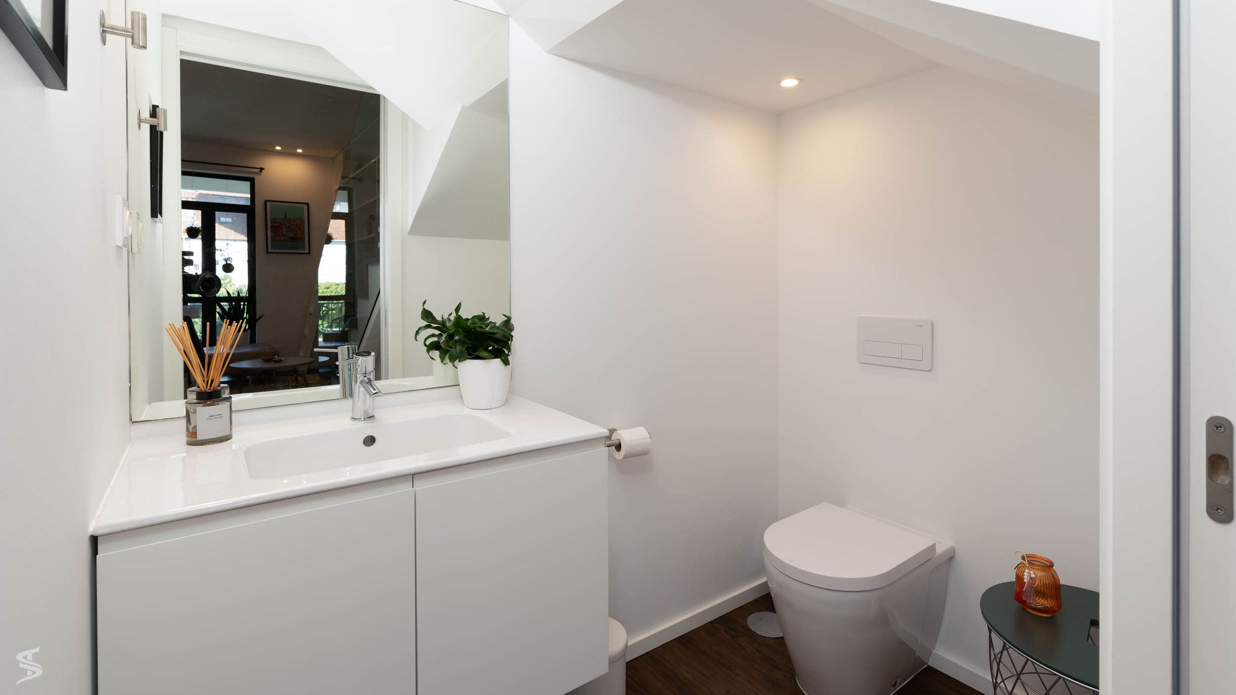 Social bathroom