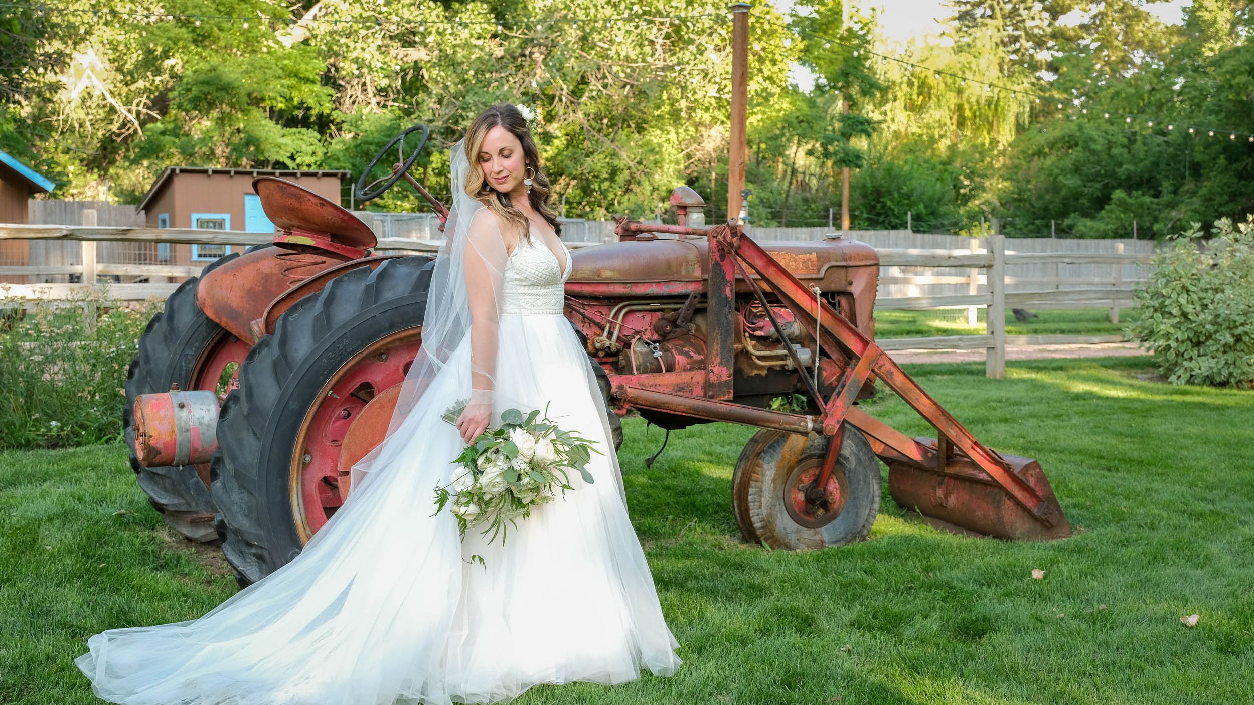 People weddings laying in grass