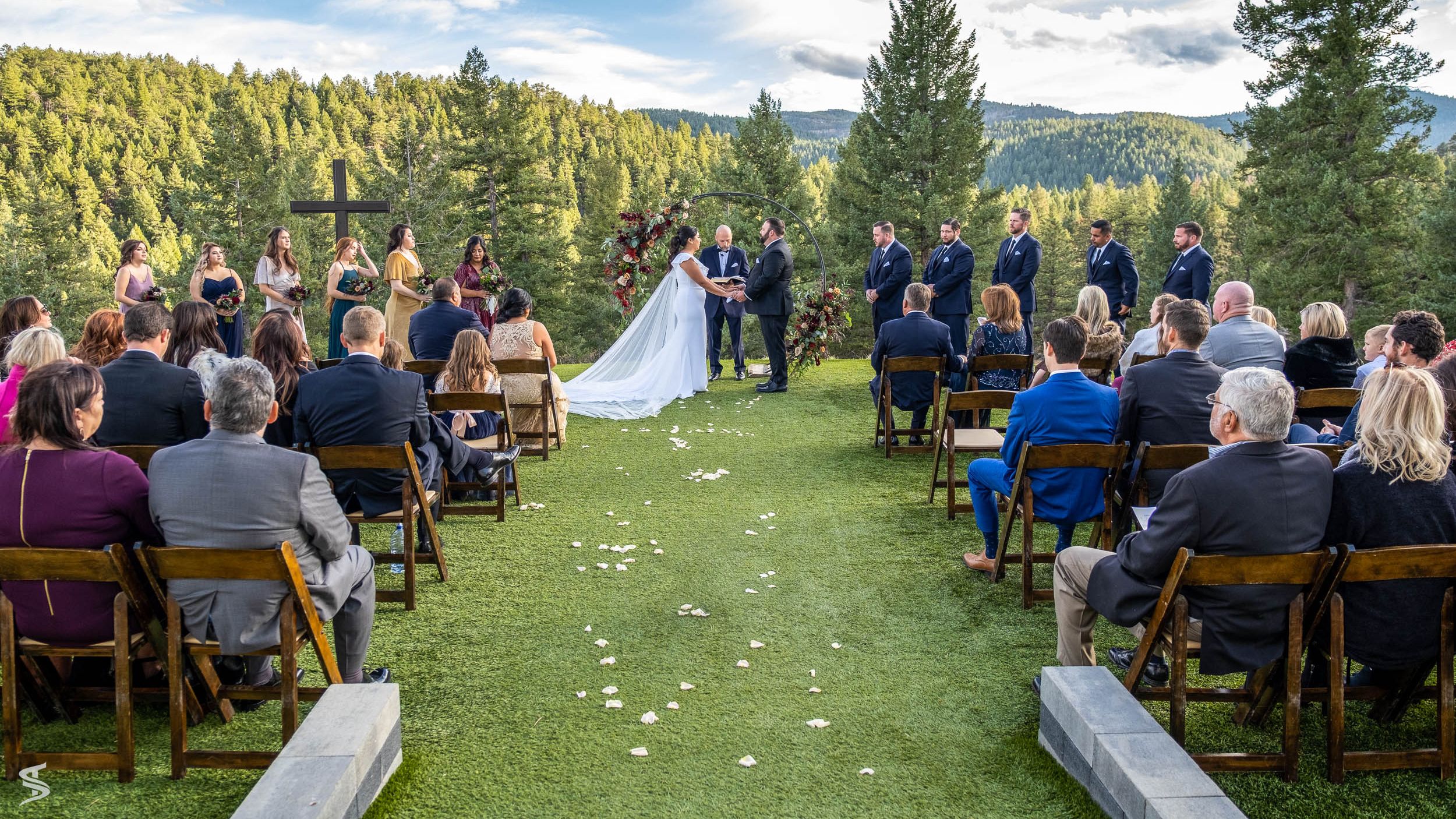 People weddings laying in grass